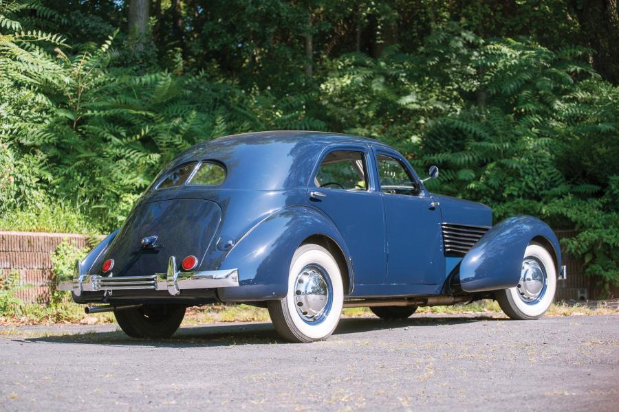  Cord 812 Westchester Sedan 1937 года  (фото 2 из 7)